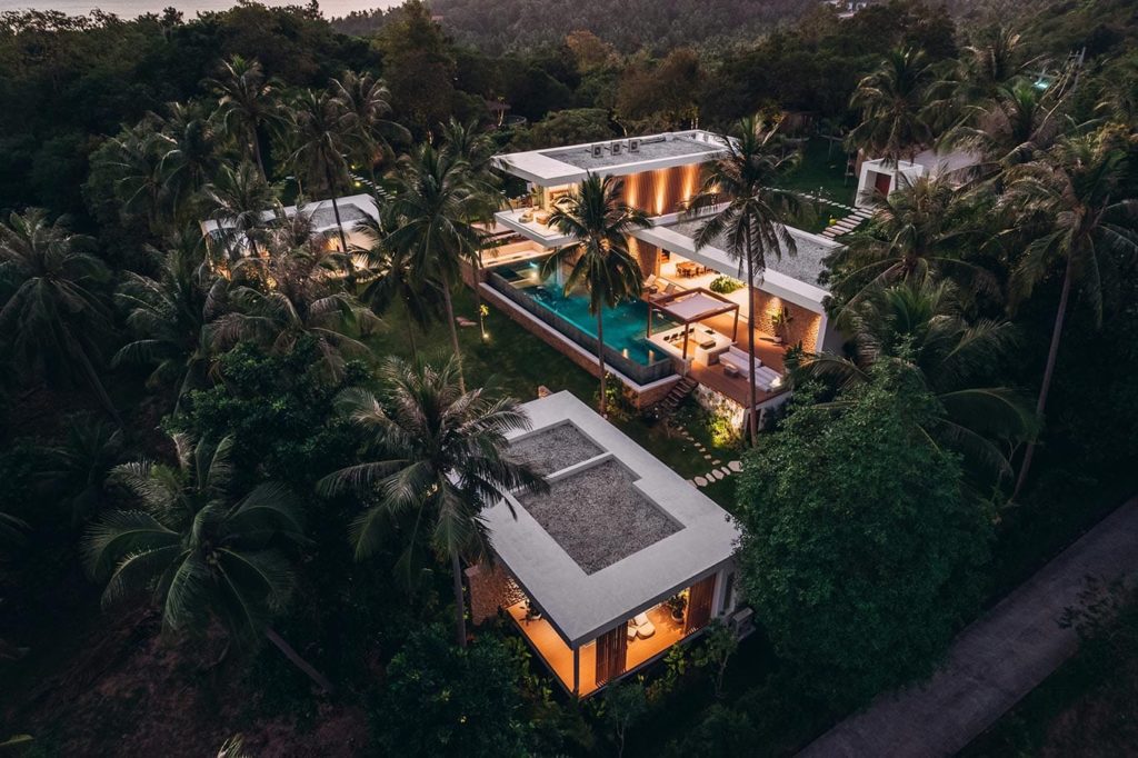 Local materials, local actors for a luxury retreat villa on tropical island